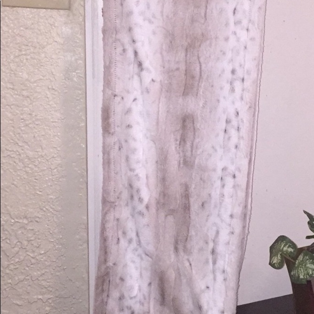 Snow Leopard Table Runner